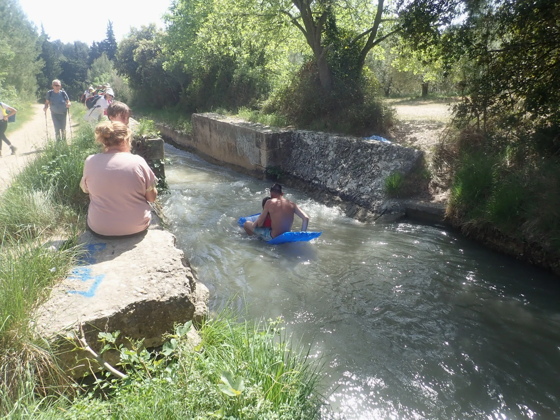 20260421 mouries canal caisses jps 148 