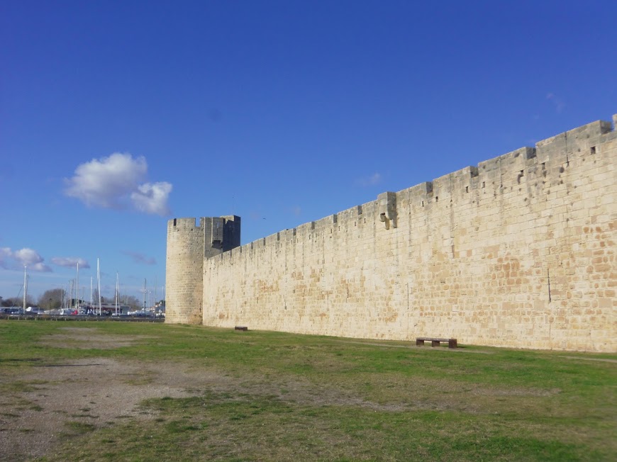 aigues mortes tour des bourguignons