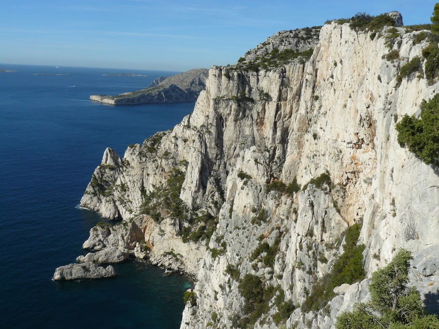 Calanques Au fond le cap Morgiu