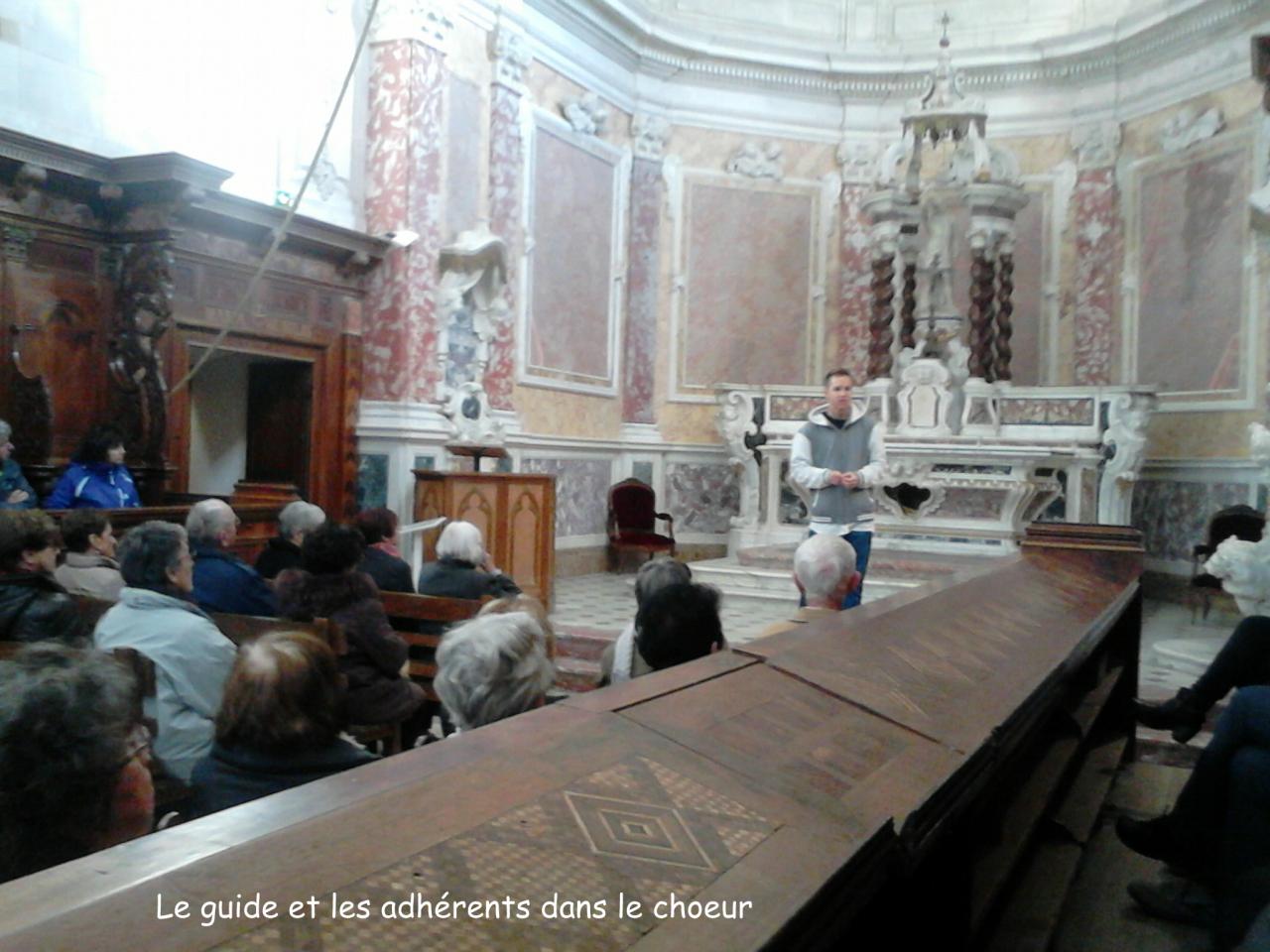 A l'intérieur du choeur 