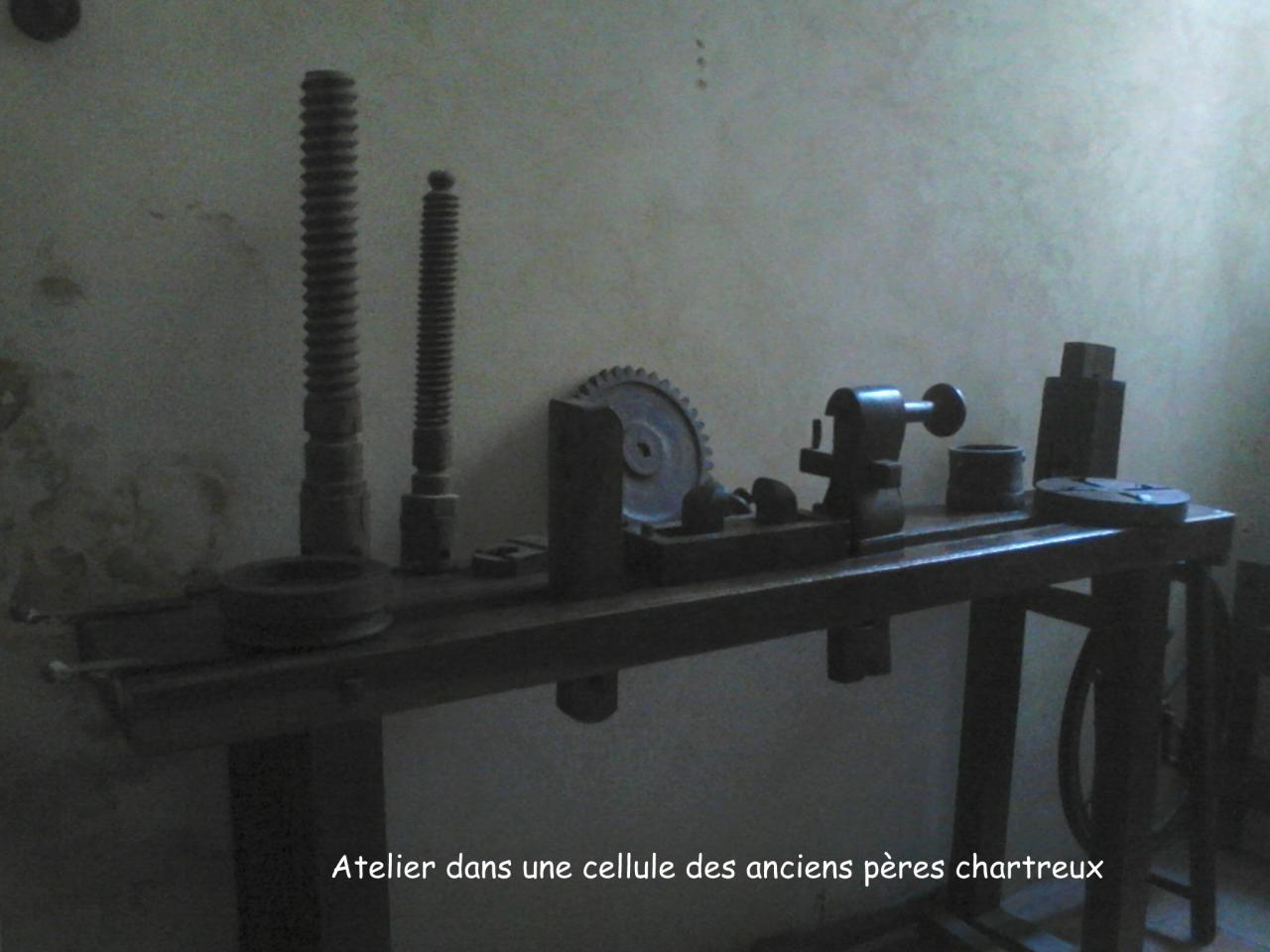 Le coin atelier dans une cellule 