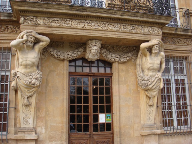 L'entrée du pavillon de Vendome à Aix en Pce