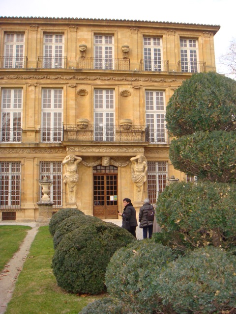 Le pavillon Vendome coté façade et jardin