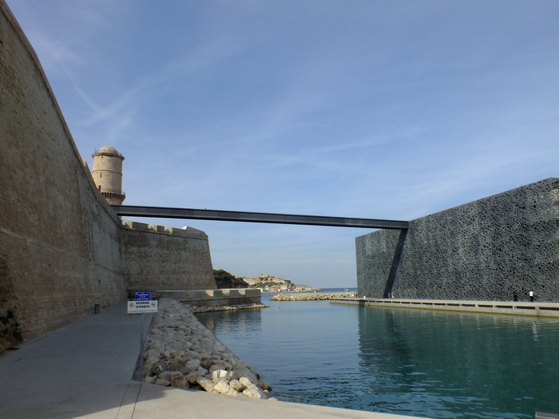 La passerelle entre le J4 et le Fort St Jean