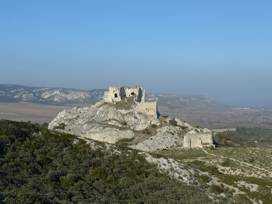 Eyguieres Cales chateau Reine Jeanne  13