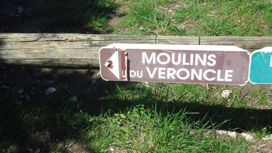 Gordes -1 Les moulins de la Veroncle ( sortie du 17 Avril  12,5 km déniv 450m) 