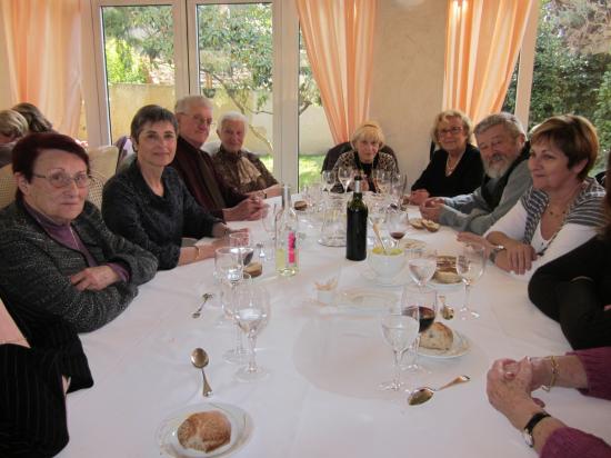 Un repas très amical