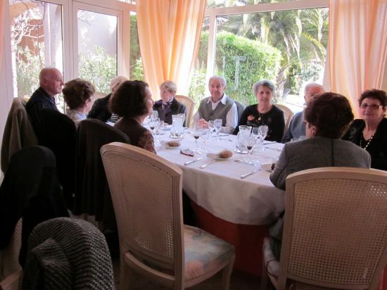 Un repas très amical