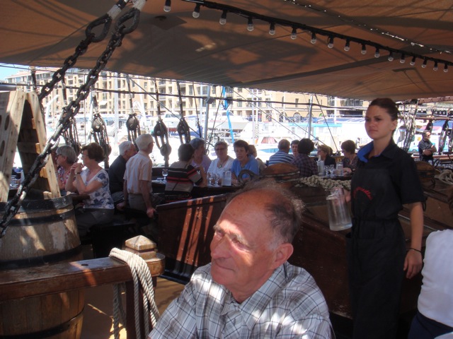 Sur le bateau restaurant