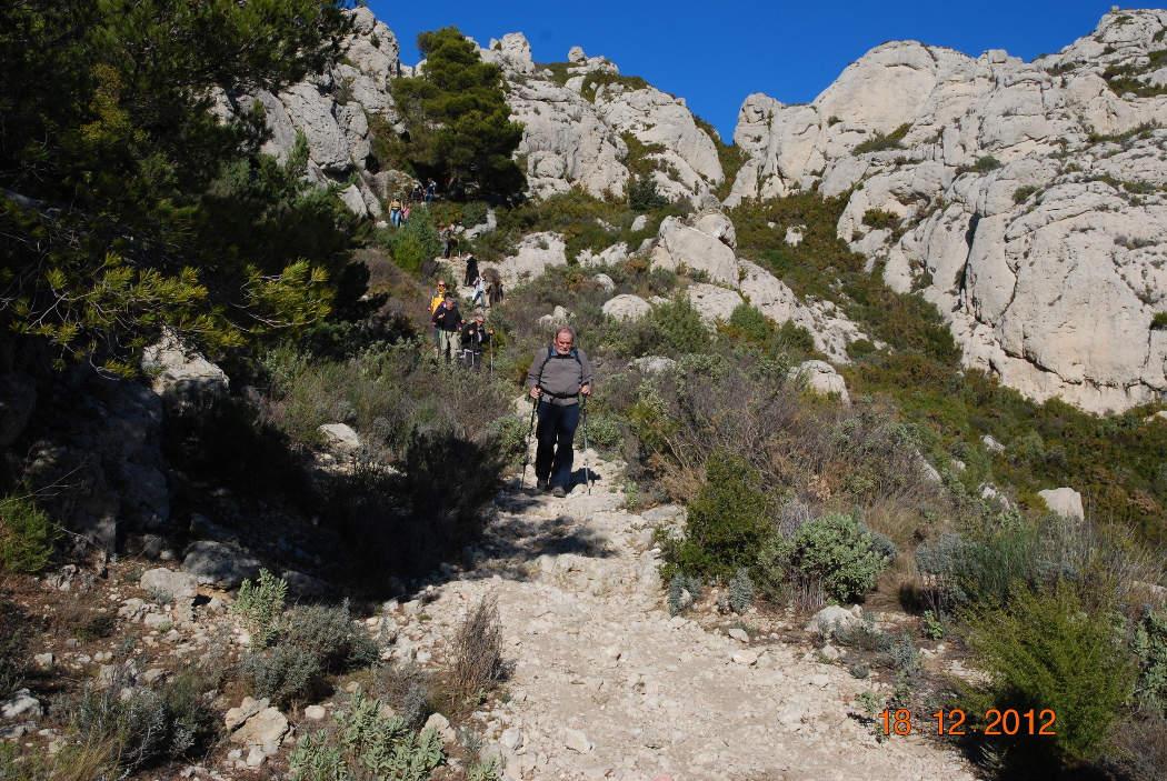 Simiane  Le sentier de crête