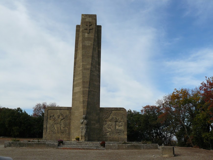 La chaine des Côtes - St Anne de Goiron:Le monument aux morts