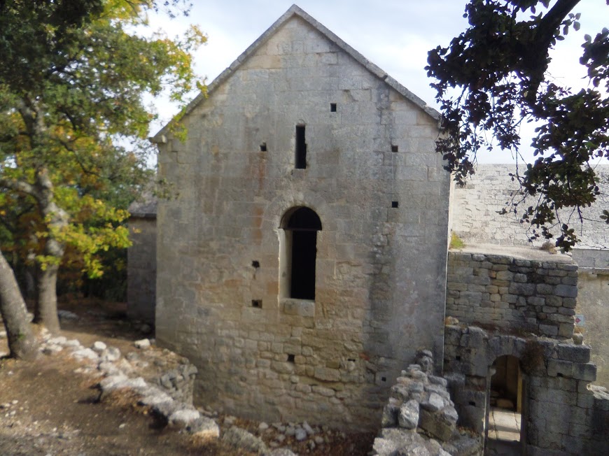 La chaine des Côtes la Roque d'anthéron - St Anne de Goiron:La chapelle 