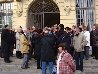 Le parvis de l'hôtel de ville